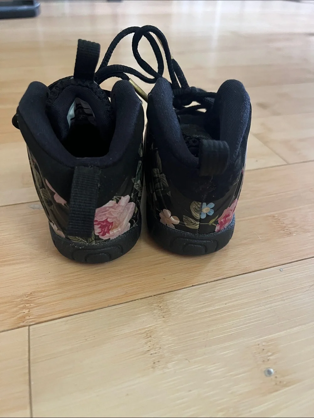 Nike Toddler Black Floral Lace-Up Sneakers